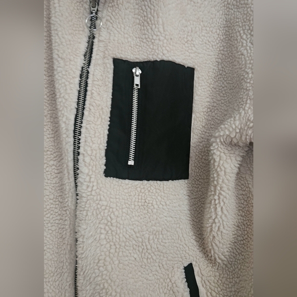 H&M Faux Shearling Jacket- Light beige/black. Size small - Picture 7 of 15